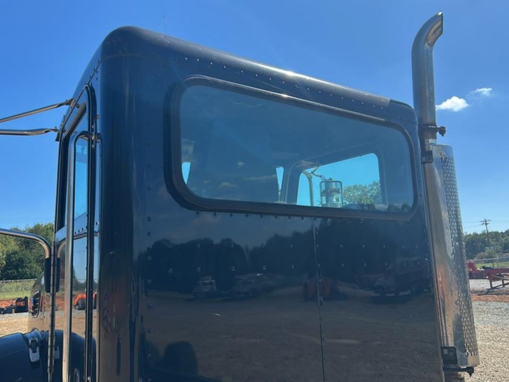 #1962-•-2006-peterbilt-pb340-semi-truck*-image-18