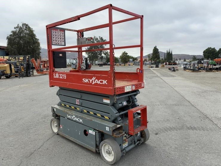 skyjack-sj-3219-scissor-lift-image-4