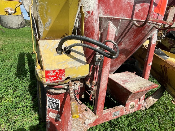 new-holland-355-image-26