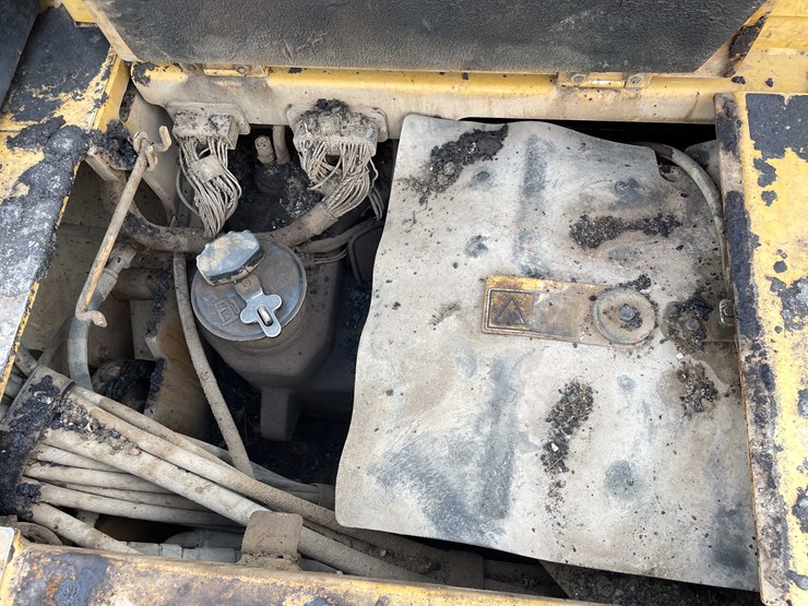 #8612-•-2019-cat-ap100f-asphalt-paver-(aps)-image-100