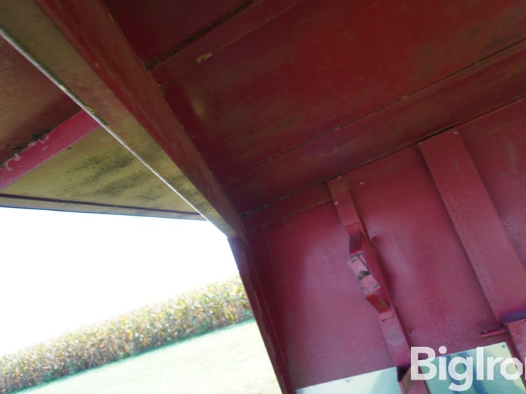 1988-bp-6.5'x12'-s/a-livestock-trailer-image-16