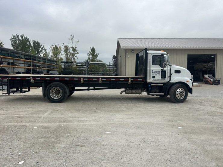#1655-•-2021-mack-md-series-flatbed-truck-image-6