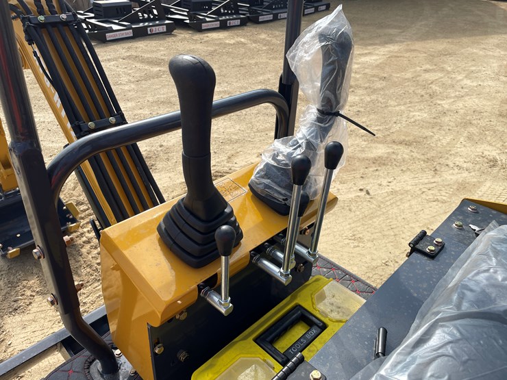 #203-•-new-rt12r-mini-excavator-image-22
