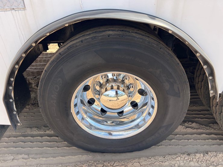2012-peterbilt-pb348-fuel-&-lube-truck-image-20