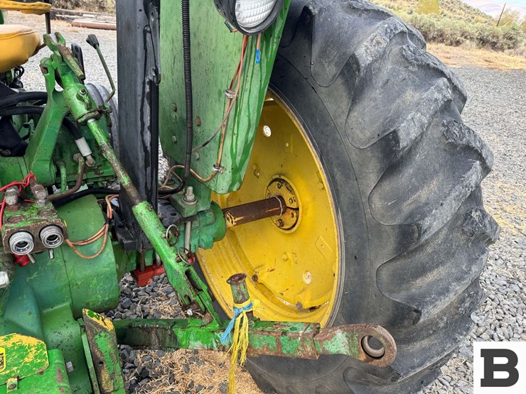 1976-john-deere-2640-image-40