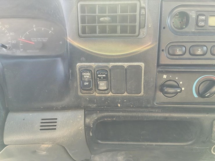2010-ford-f650-image-14