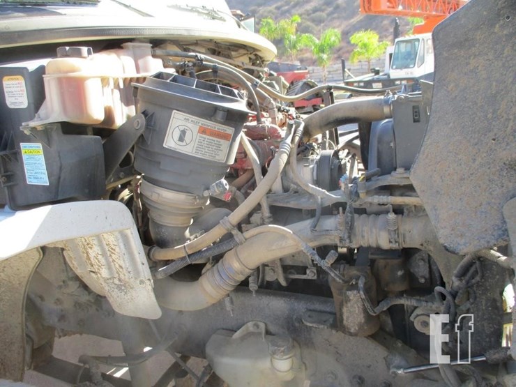 2012-freightliner-business-class-m2-106-image-5