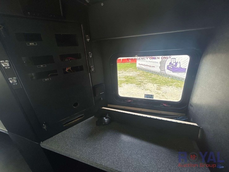 2001-blue-bird-commercial-portable-office-bus-image-15
