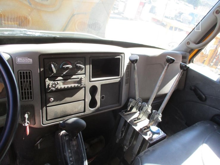 2011-international-durastar-4300-image-8