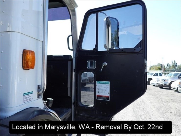 2009-peterbilt-pb320-image-32