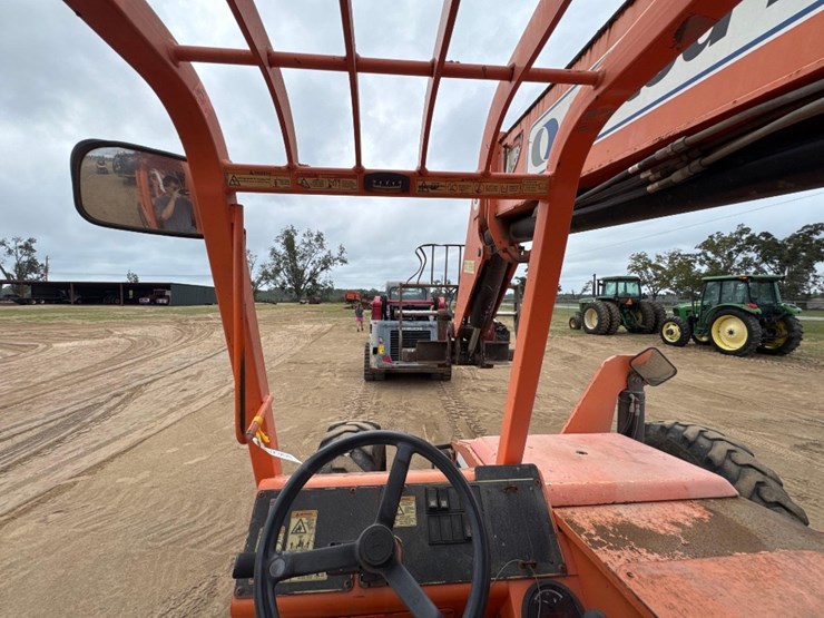 2013-jlg-8042-telescopic-forklift-image-18