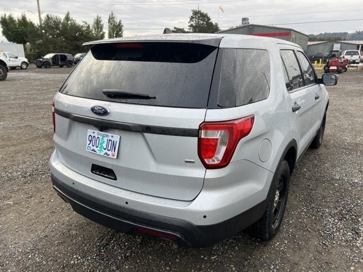 2017-ford-explorer-image-4