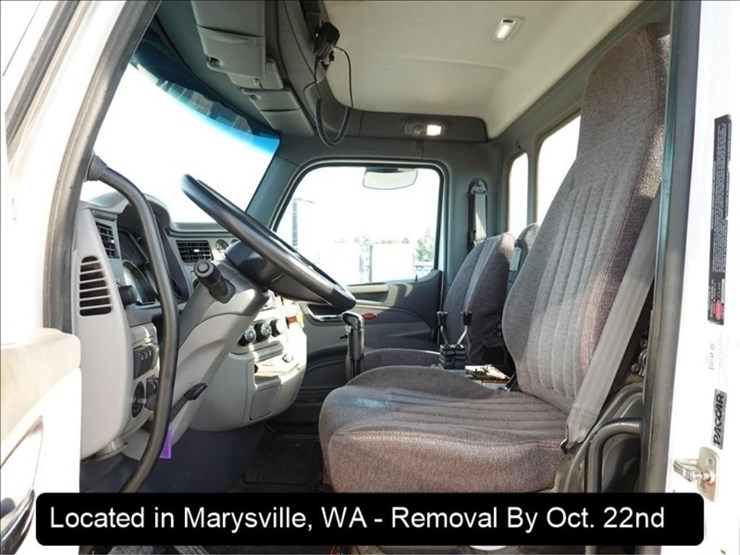 2015-peterbilt-567-image-16