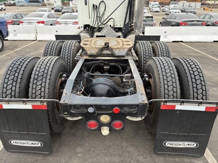 2008-freightliner-columbia-truck-tractor-image-4