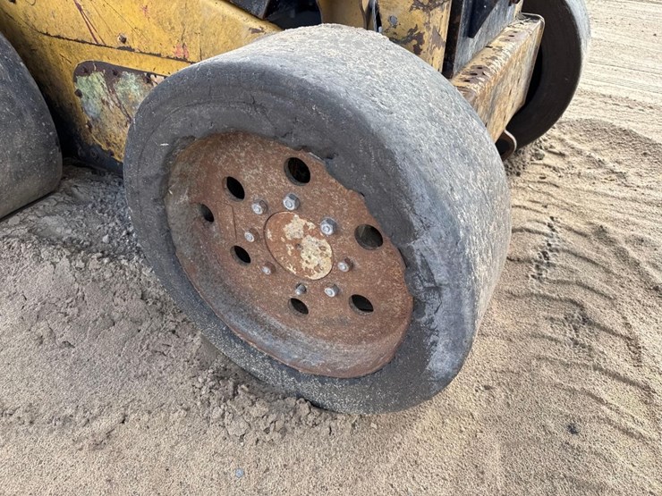 2012-caterpillar-246c-image-11