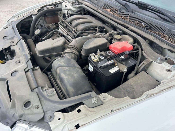 2014-ford-taurus-awd-sedan-image-8