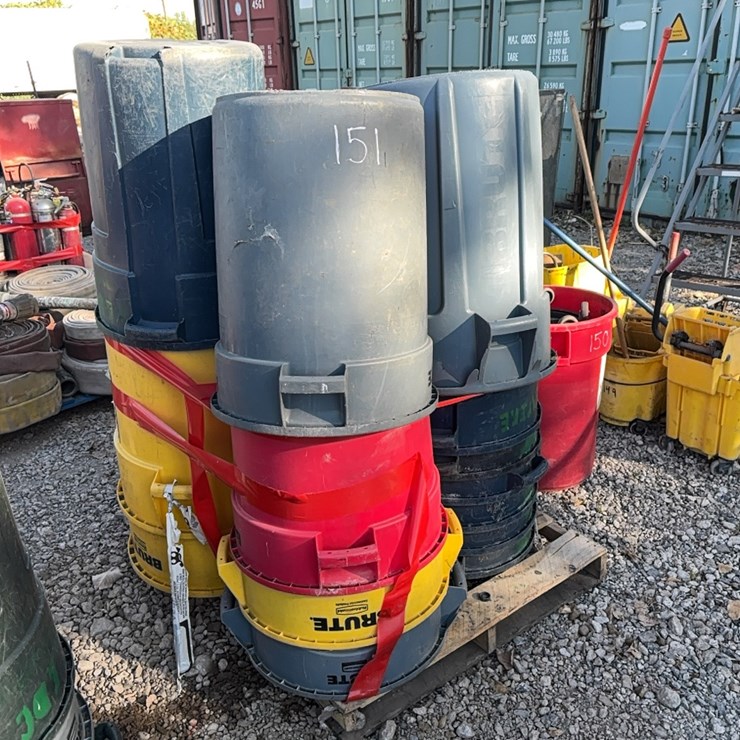 PALLET WITH (17) TRASH BARRELS SUPPORT EQUIPMENT