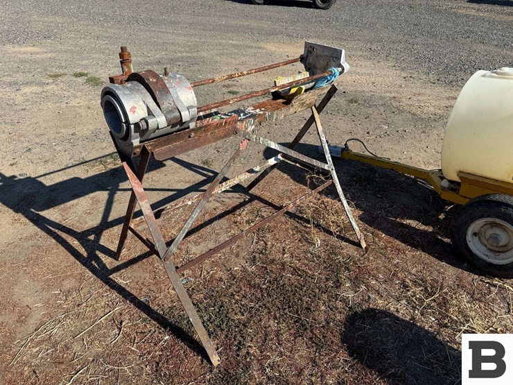 metal-stand-image-1