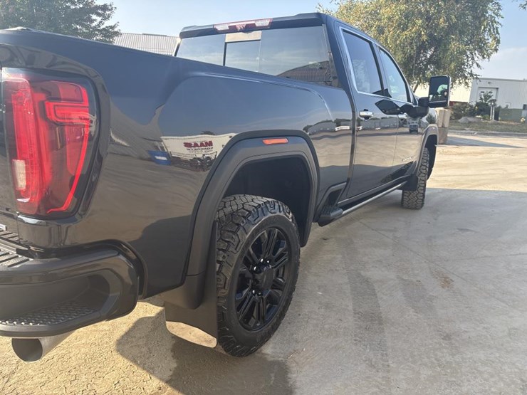 2023-gmc-3500hd-image-11