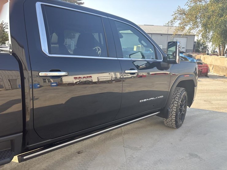 2023-gmc-3500hd-image-10