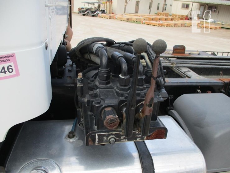 2008-freightliner-business-class-m2-106-image-18