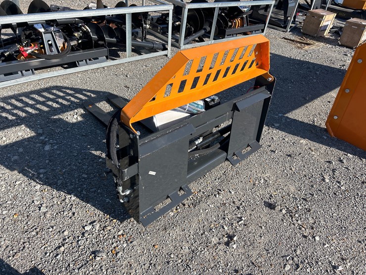 #68-•-48”-hydraulic-skid-steer-pallet-forks-image-2