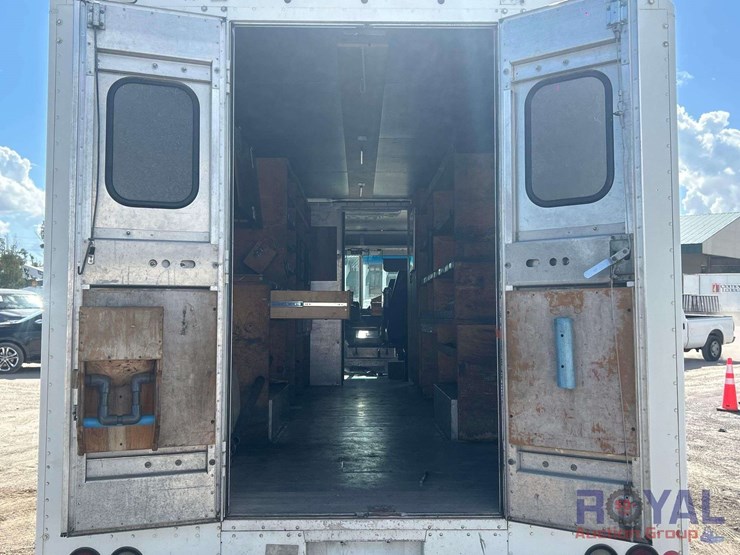 2017-freightliner-mt55-box-truck-image-5