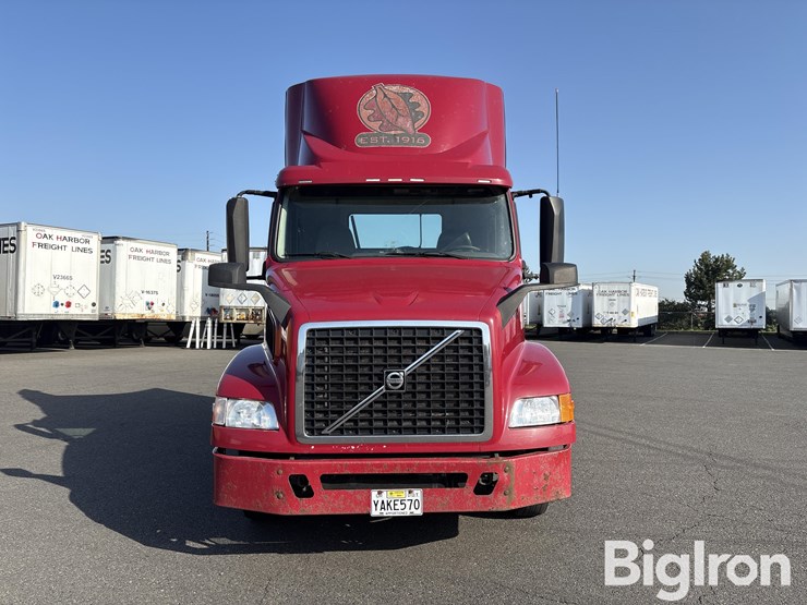 2016-volvo-vnm42t-truck-tractor-image-2