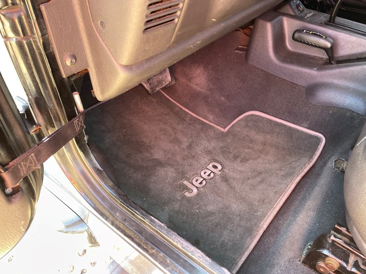 2000-jeep-wrangler-sport-image-44