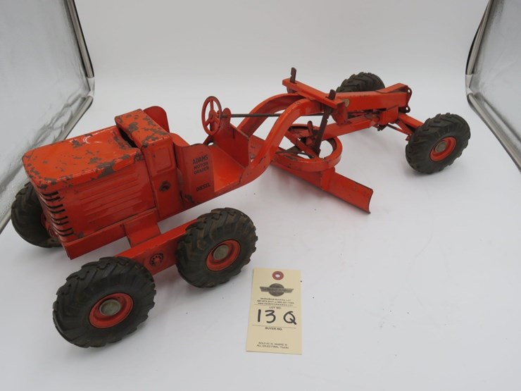 doepke-model-toys-adams-grader-image-3