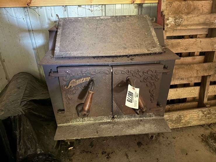 vintage-cast-iron-wood-stove-image-1