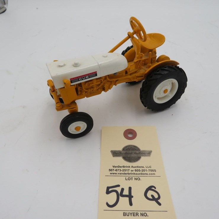 Ertl International Harvester cub 1/16th Scale Toy Tractor