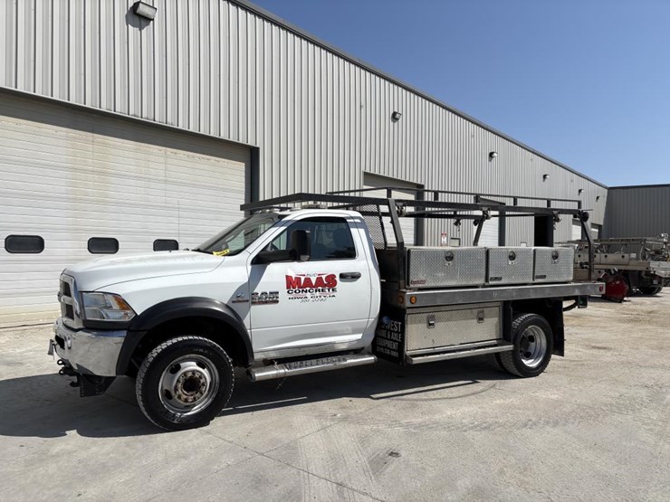 2016-dodge-ram-5500-image-1