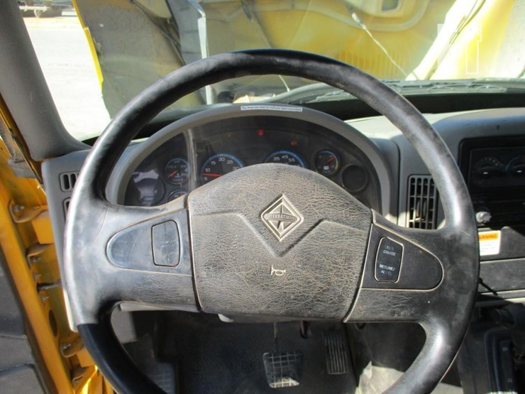 2011-international-durastar-4300-image-13