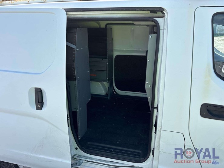 2017-nissan-nv200-image-29