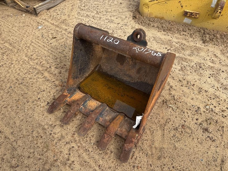 tag-24"-excavator-bucket-image-1
