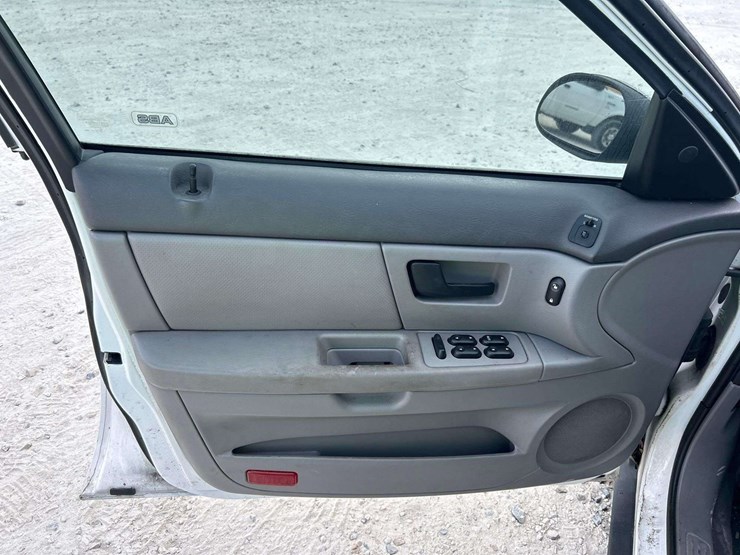 2006-ford-taurus-se-sedan-image-11