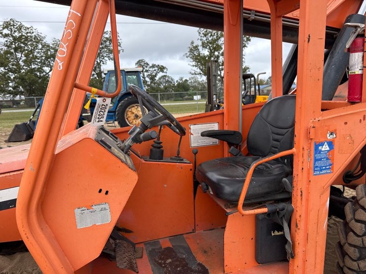 2013-jlg-8042-telescopic-forklift-image-13
