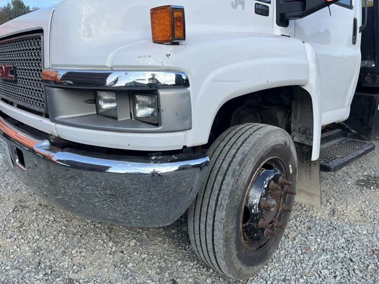2005-gmc-5500-image-10