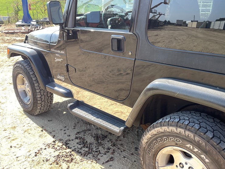 2000-jeep-wrangler-sport-image-28