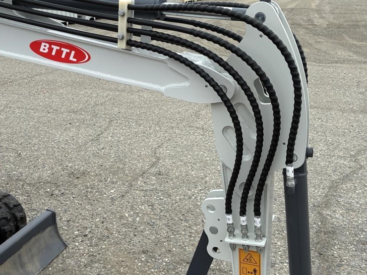 2025-bttl-et15h-6-hydraulic-excavator-image-11