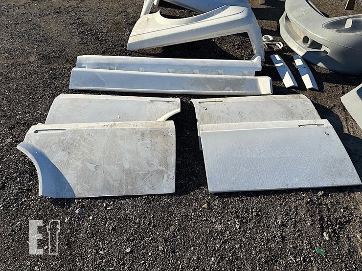 porshce-fiberglass-body-panels-image-4