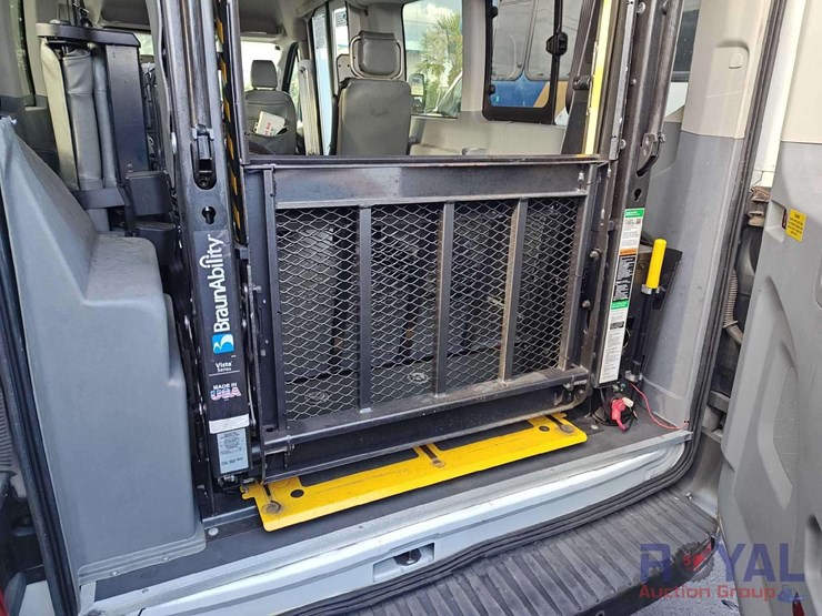 2017-ford-transit-image-28
