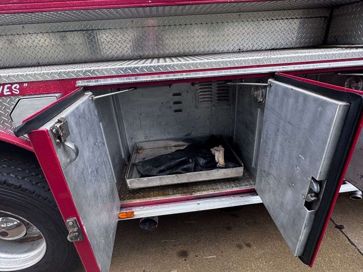1984-e-one-ladder-truck-image-8