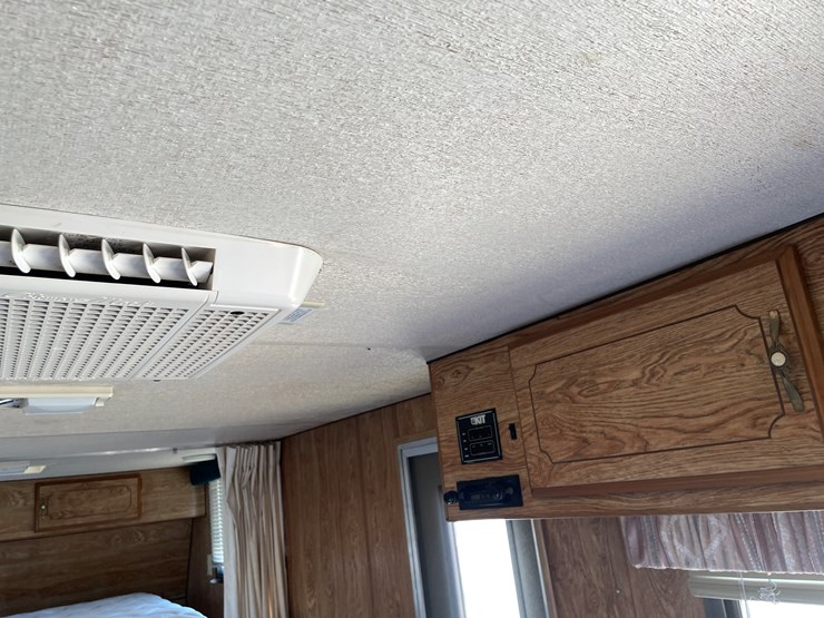 #1900-•-1989-companion-gooseneck-camper-(has-wi-title)-image-73