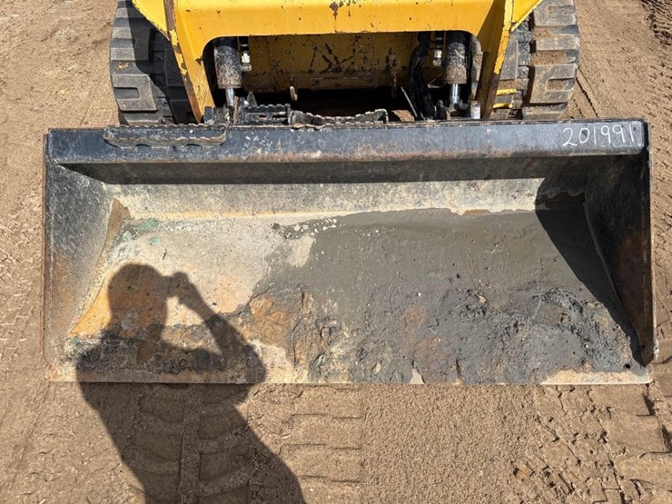 2020-caterpillar-259d3-image-16
