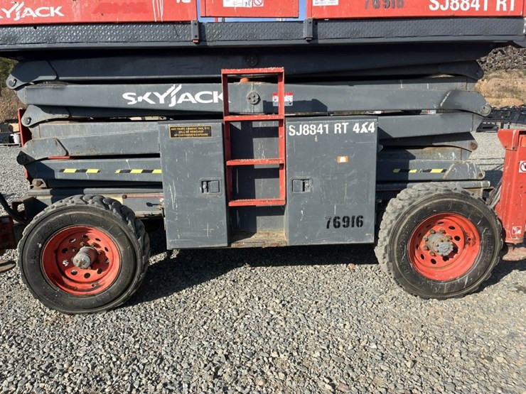 2011-skyjack-sj8841rt-image-24