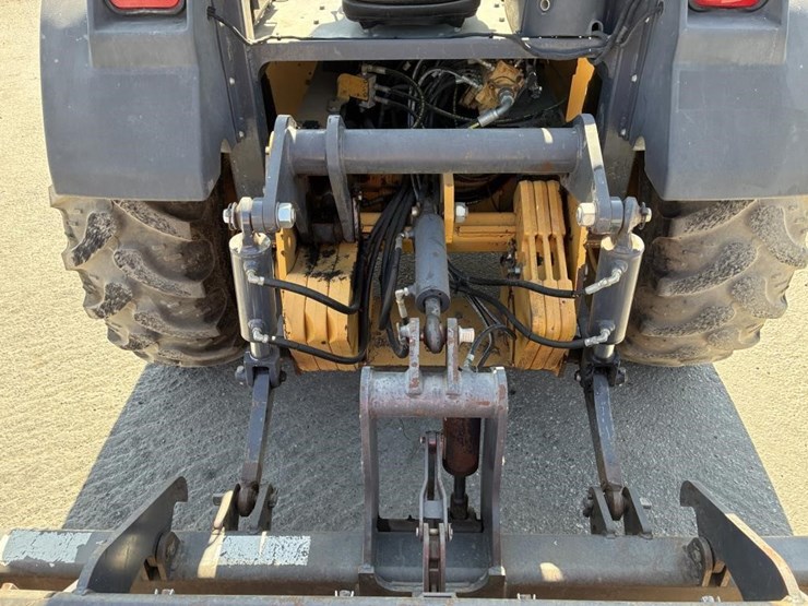 2015-deere-210l-image-9