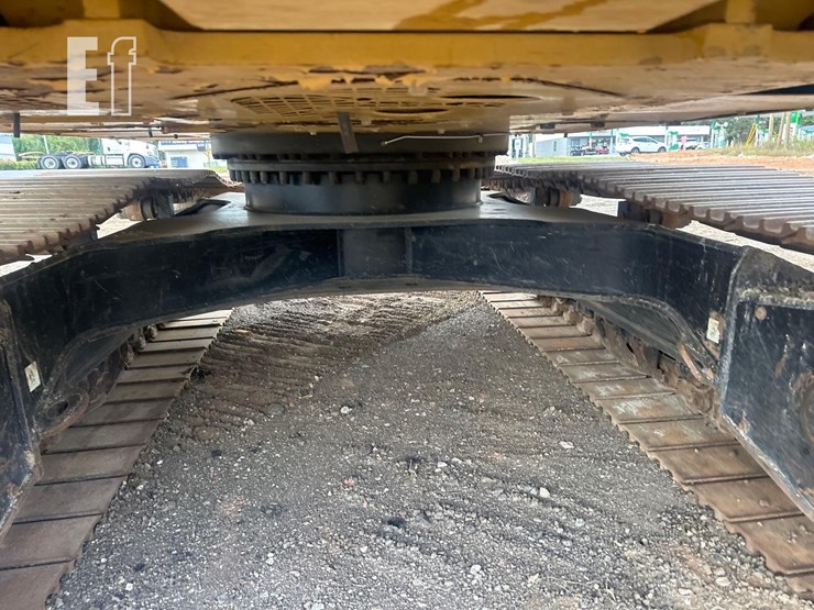 2019-caterpillar-320-image-16