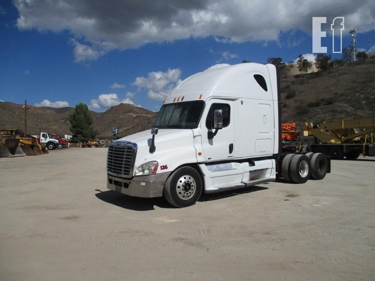 2012-freightliner-cascadia-125-image-1